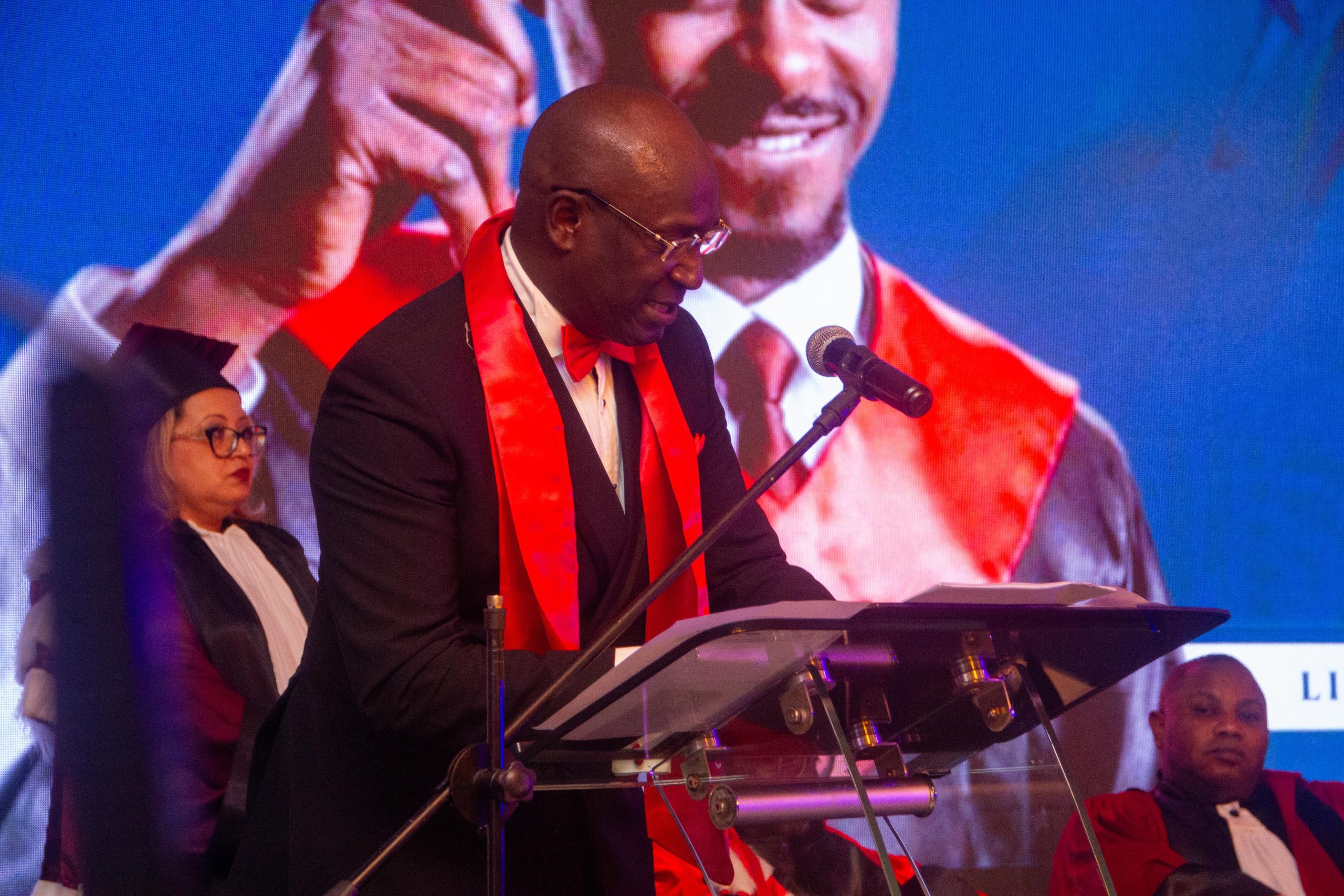 Cérémonie de graduation EMBA du CVPT : Evariste MEAMBLY exhorte les récipiendaires à relever les défis de développement socio-économique